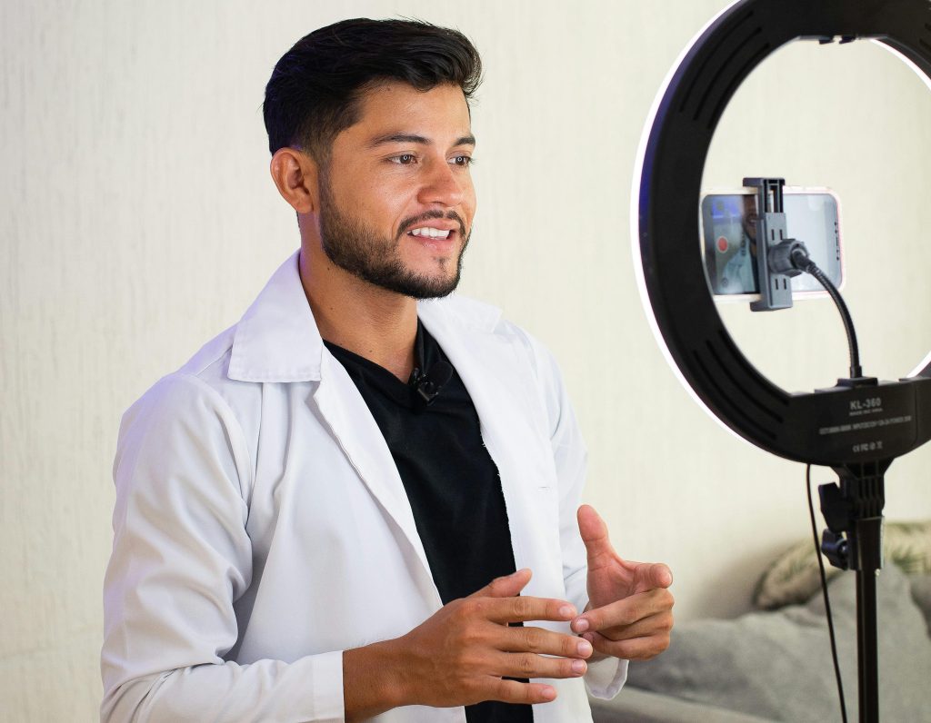 Rekomendasi Influencer Tenaga Kesehatan Edukasi Parenting